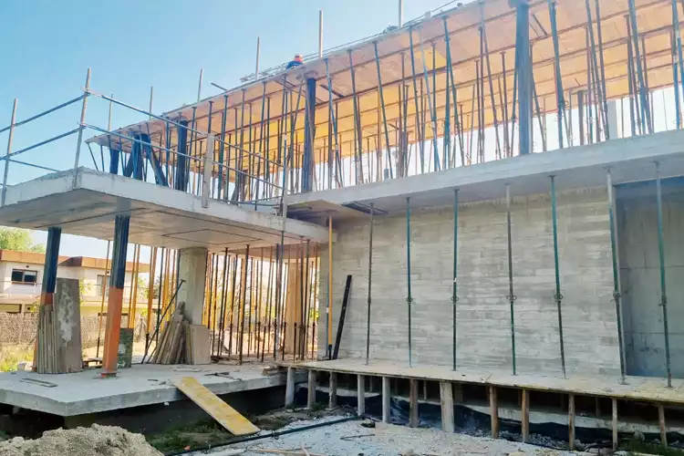 Construcción estructura hormigón casa moderna