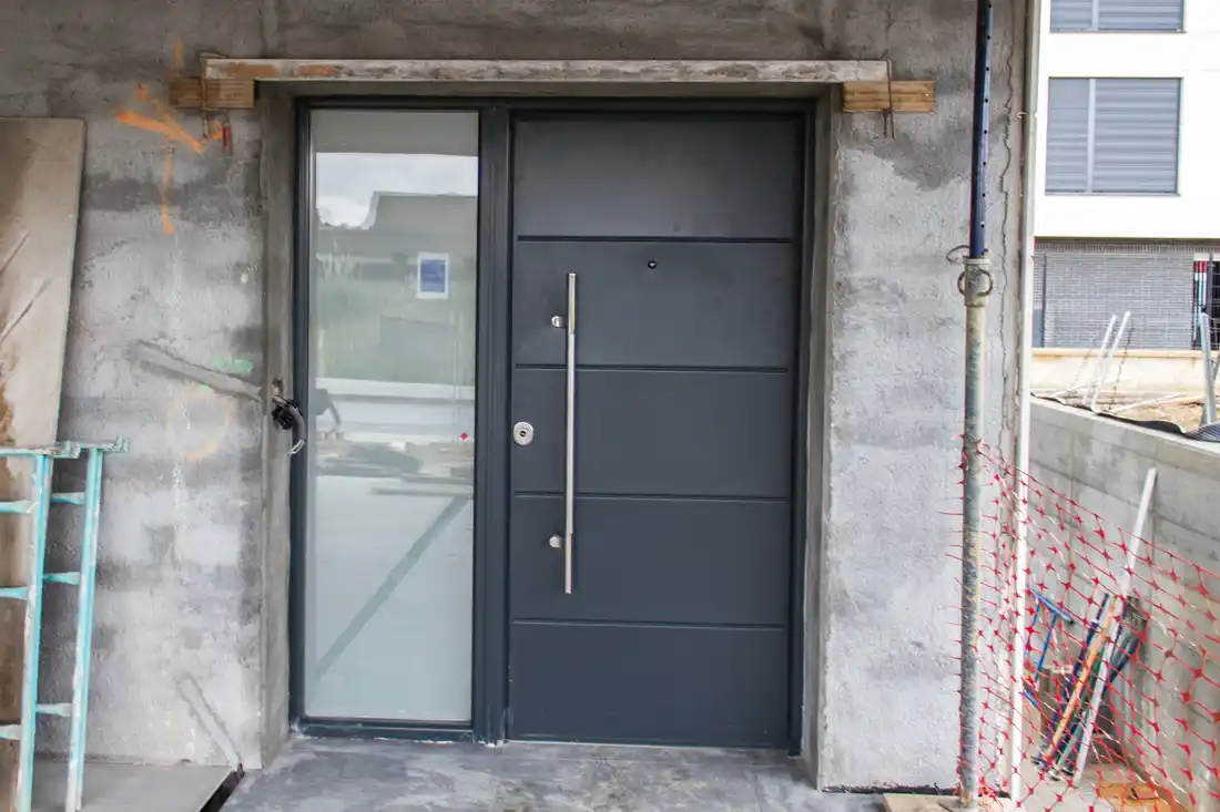 Puerta metálica vivienda Valladolid