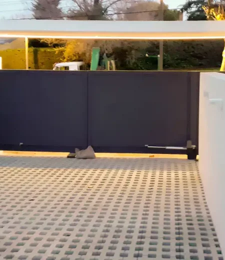 Portón portilla metálica vehículos vivienda