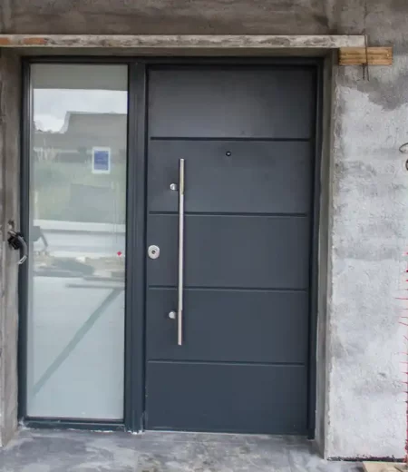 Puerta metálica vivienda Valladolid